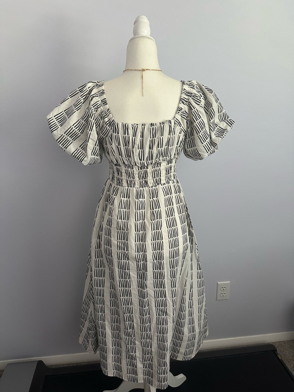 Anthropologie Maeve 100% Cotton Puff-Sleeve Smocked Midi Dress - Picture 2 of 16